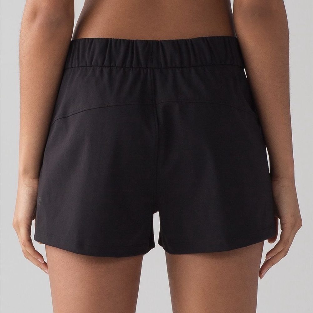 Lululemon On the Fly Mid-Rise Short 2.5” - Picture 6 of 7